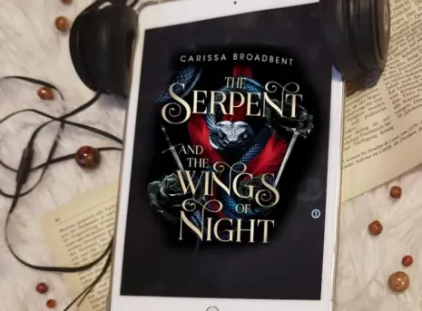 "The Serpent and the Wings of Night" von Carissa Broadbent